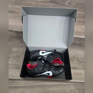 Peloton cycle shoes size 42 or Men's 9 women's 10.5 like new